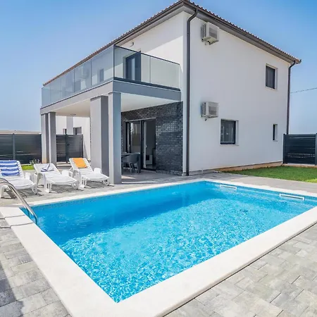Holiday home Gorgeous In With Kitchen *