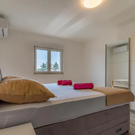 Gorgeous In With Kitchen Holiday home