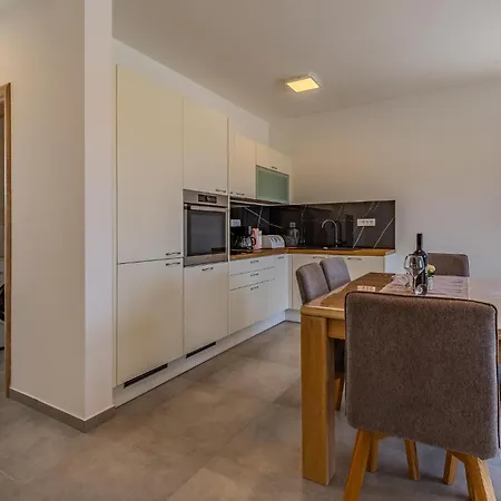 Gorgeous In With Kitchen Holiday home *