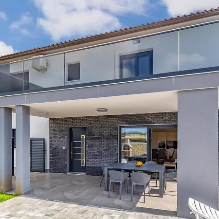 Holiday home Gorgeous In With Kitchen Pula