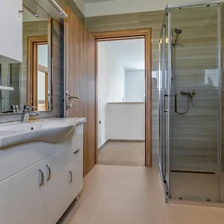 Holiday home Gorgeous In With Kitchen