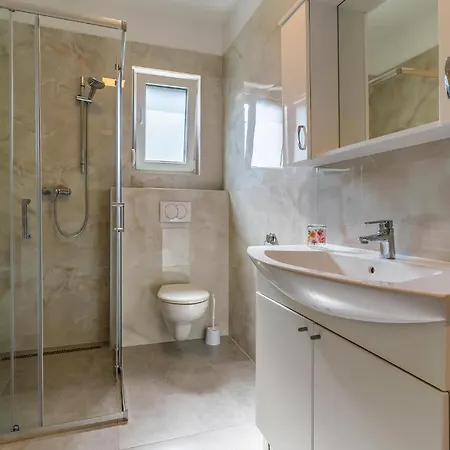 Gorgeous In With Kitchen Holiday home *